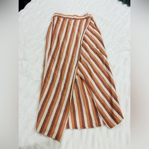Linen-Cotton Overlay Skirt in Stripe - Picture 4 of 6